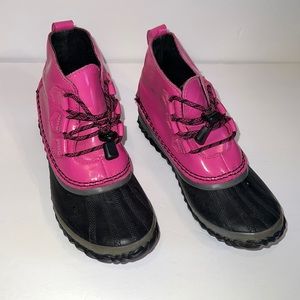 Sorel Pink black out and about rubber duck boots booties girls 3 youth snow